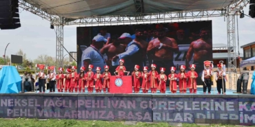 chplilerin-sirt-dondugu-cocuklar-er-meydanina-cikti-9qTk3u5e.jpg