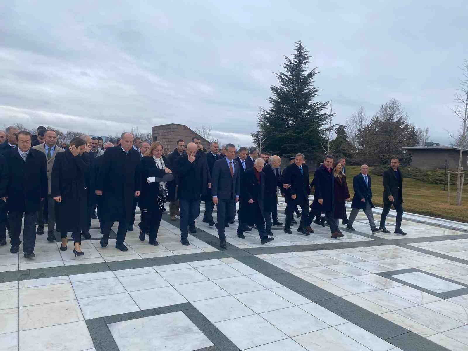 chpnin eski genel baskani deniz baykal mezari basinda anildi 3