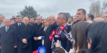 chpnin-eski-genel-baskani-deniz-baykal-mezari-basinda-anildi-7GazCSFe.jpg