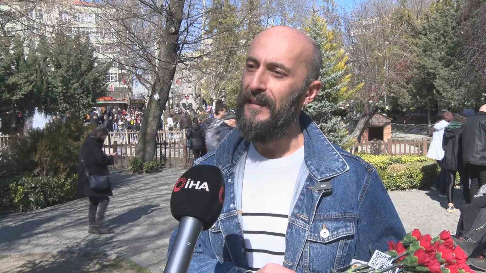cicek doktoru dunya kadinlar gununde kadina yonelik siddete karanfil ile dikkat cekti 0 F2TyVpWY