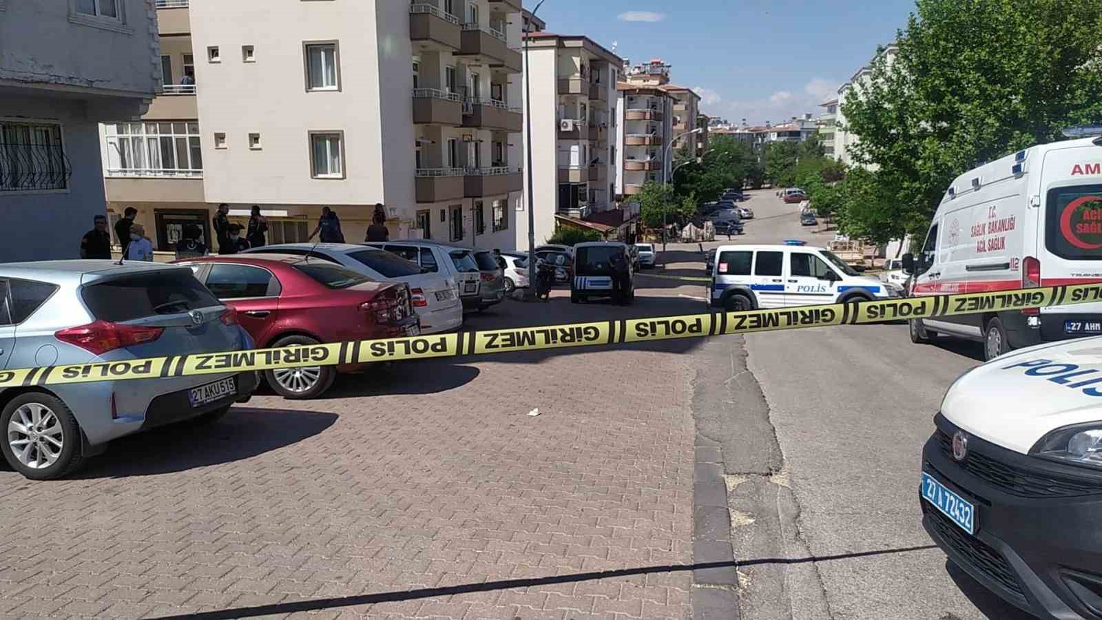 Çiçek hırsızlığı kavgasında 2 kişiyi öldüren sanık hakkında yakalama kararı çıktı 5 cicek hirsizligi kavgasinda 2 kisiyi olduren sanik hakkinda yakalama karari cikti 1