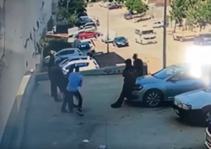 Çiçek hırsızlığı kavgasında 2 kişiyi öldüren sanık hakkında yakalama kararı çıktı 6 cicek hirsizligi kavgasinda 2 kisiyi olduren sanik hakkinda yakalama karari cikti 2 RBiVM62k
