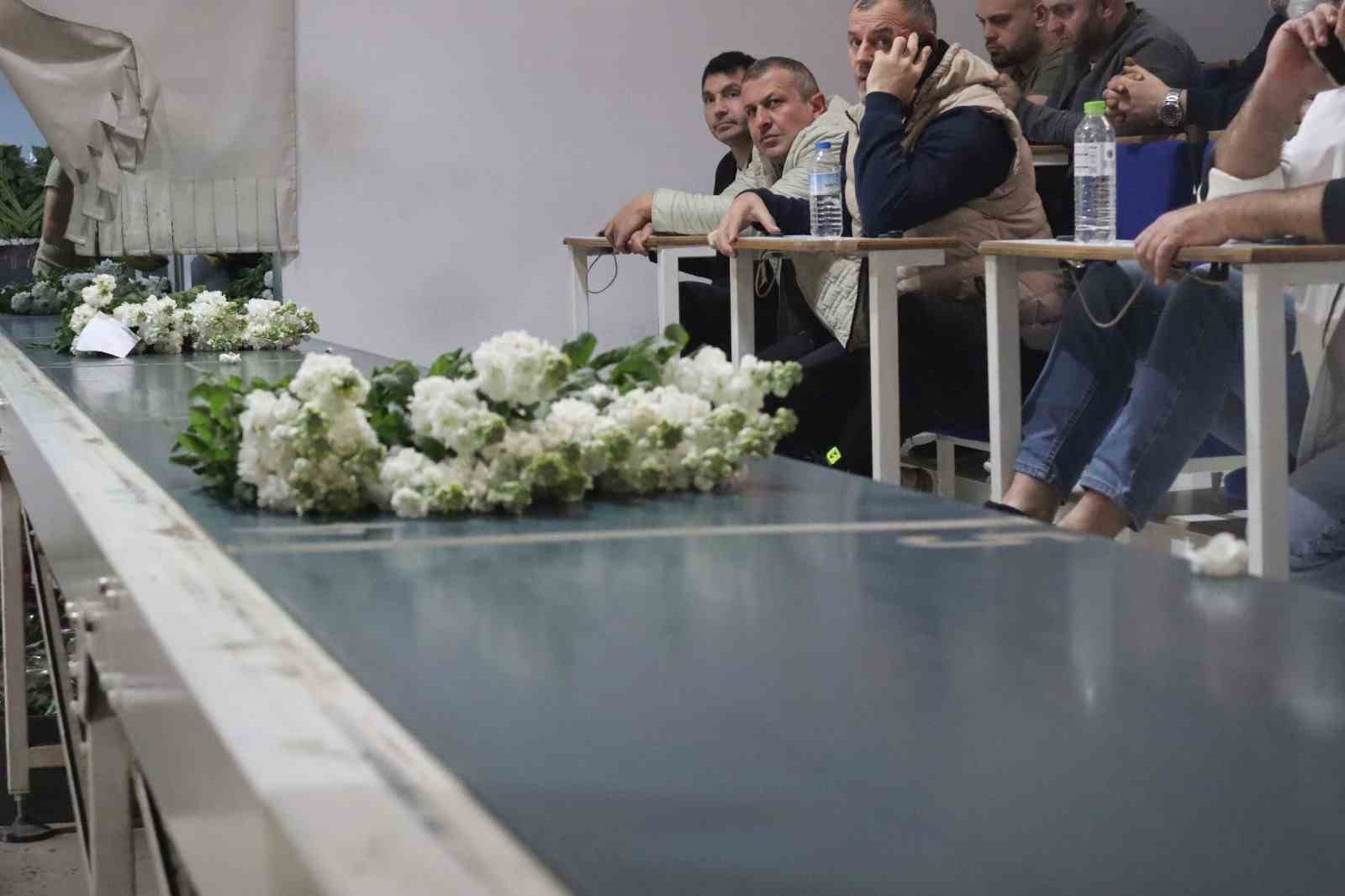 cicek mezatlarinda ogretmenler gunu hareketliligi 2 693ESNkI