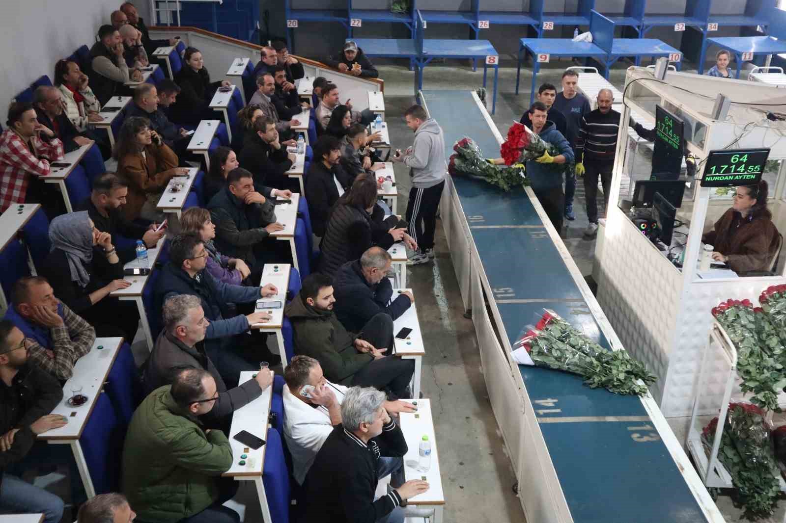 cicek mezatlarinda ogretmenler gunu hareketliligi 4