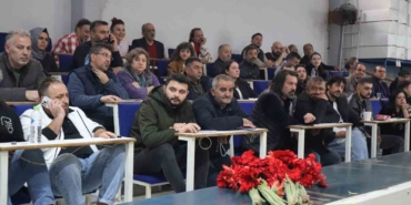 cicek-mezatlarinda-ogretmenler-gunu-hareketliligi-Qp6MbU9u.jpg