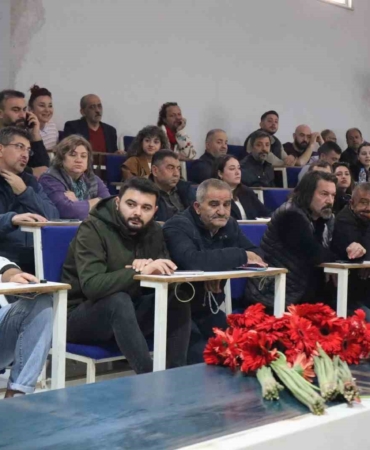 cicek-mezatlarinda-ogretmenler-gunu-hareketliligi-Qp6MbU9u.jpg