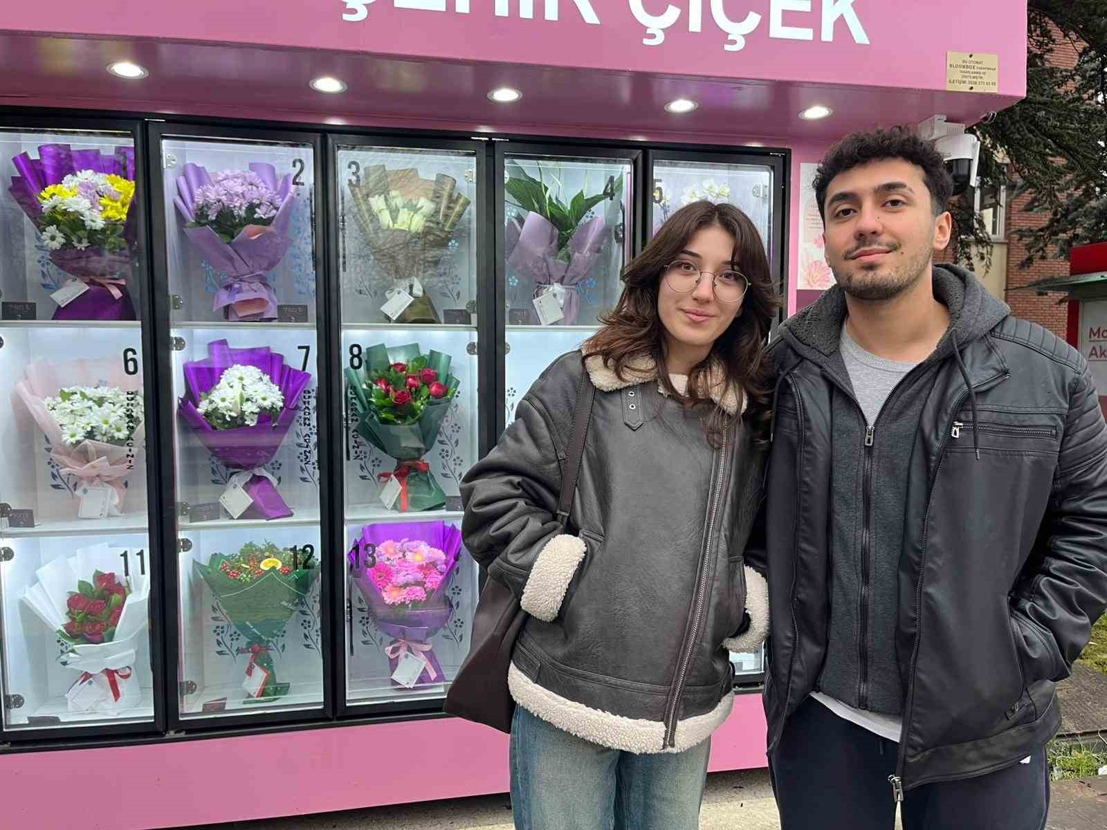 cicek surprizi yapmak isteyen bu otomata geliyor 4 8ysq4L67