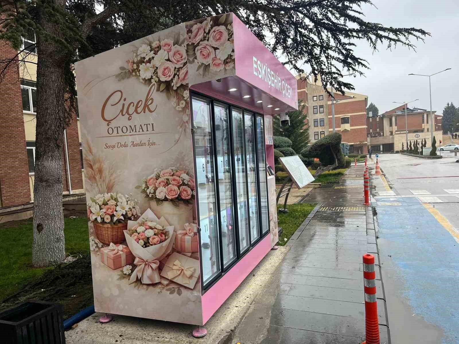 cicek surprizi yapmak isteyen bu otomata geliyor 5 W4sSwgyJ