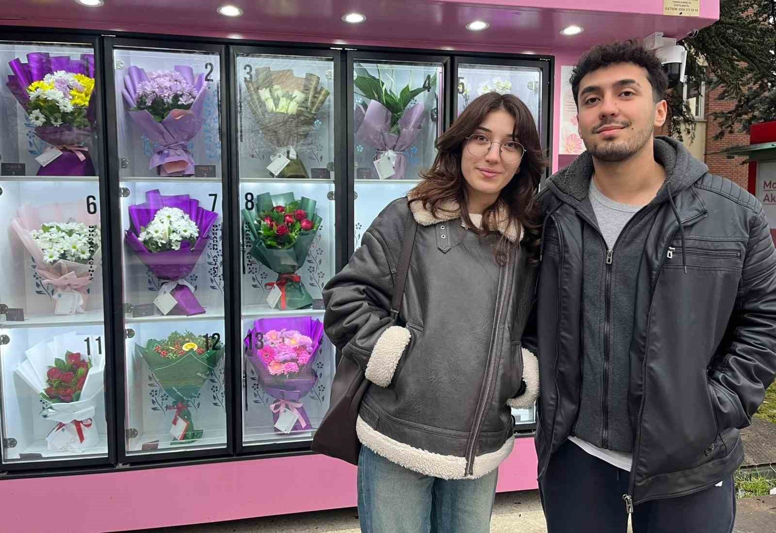 cicek surprizi yapmak isteyen bu otomata geliyor 9 pKRhanS9