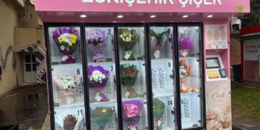 cicek-surprizi-yapmak-isteyen-bu-otomata-geliyor-V1LJyS66.jpg