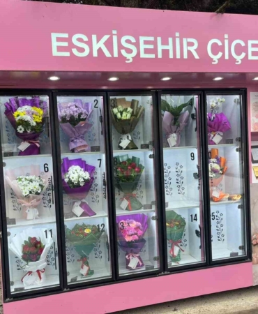 cicek-surprizi-yapmak-isteyen-bu-otomata-geliyor-V1LJyS66.jpg