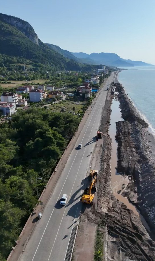 cidede selin ardindan vatandaslar sahillerde denize girmeye basladi 0 AjQa9676