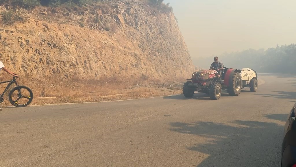 ciftciler traktorleriyle yangin bolgesine kostu 1 y1cycEm2