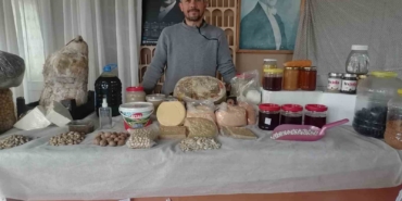 ciftcilerden-topladiklariyla-ramazan-kolisi-hazirliyorlar-ValzEytV.jpg