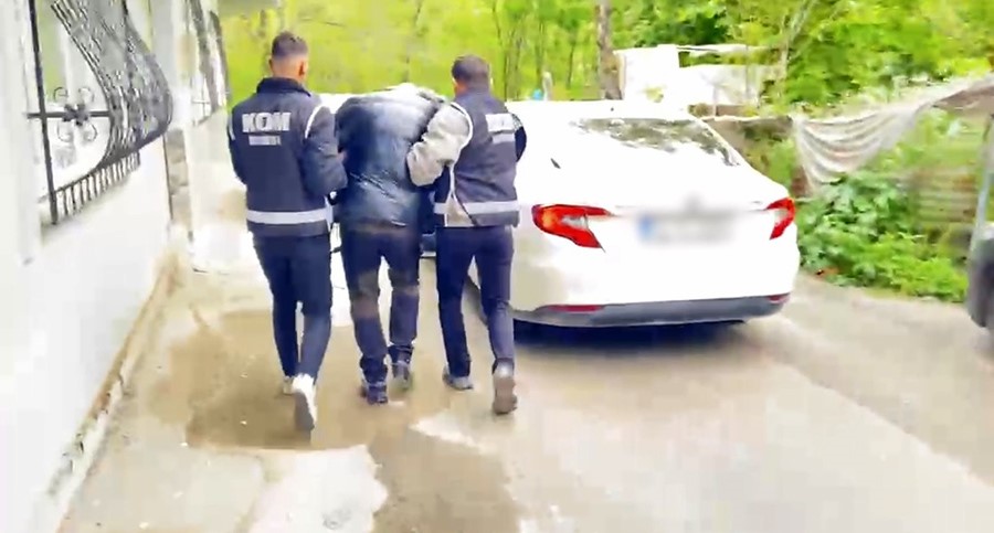 ciftciyi kumar masasinda agina dusuren tefeci cetesi cokertildi 2 QOiDrCwv