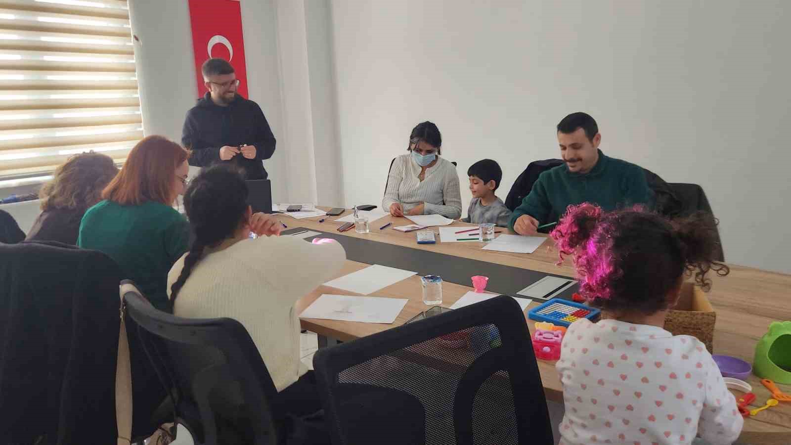 ciftler saygili bir evlilige aileler cocuklarini gormeye ve duymaya hazirlaniyor 2 jZqd5TH8