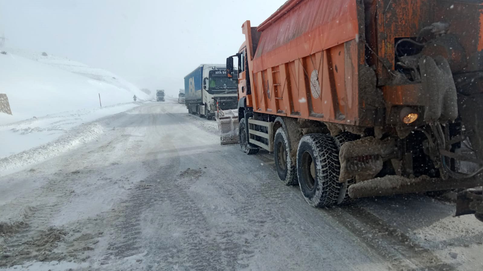 cig nedeniyle askale bayburt yolu trafige kapatildi 2 gpNDYKwV