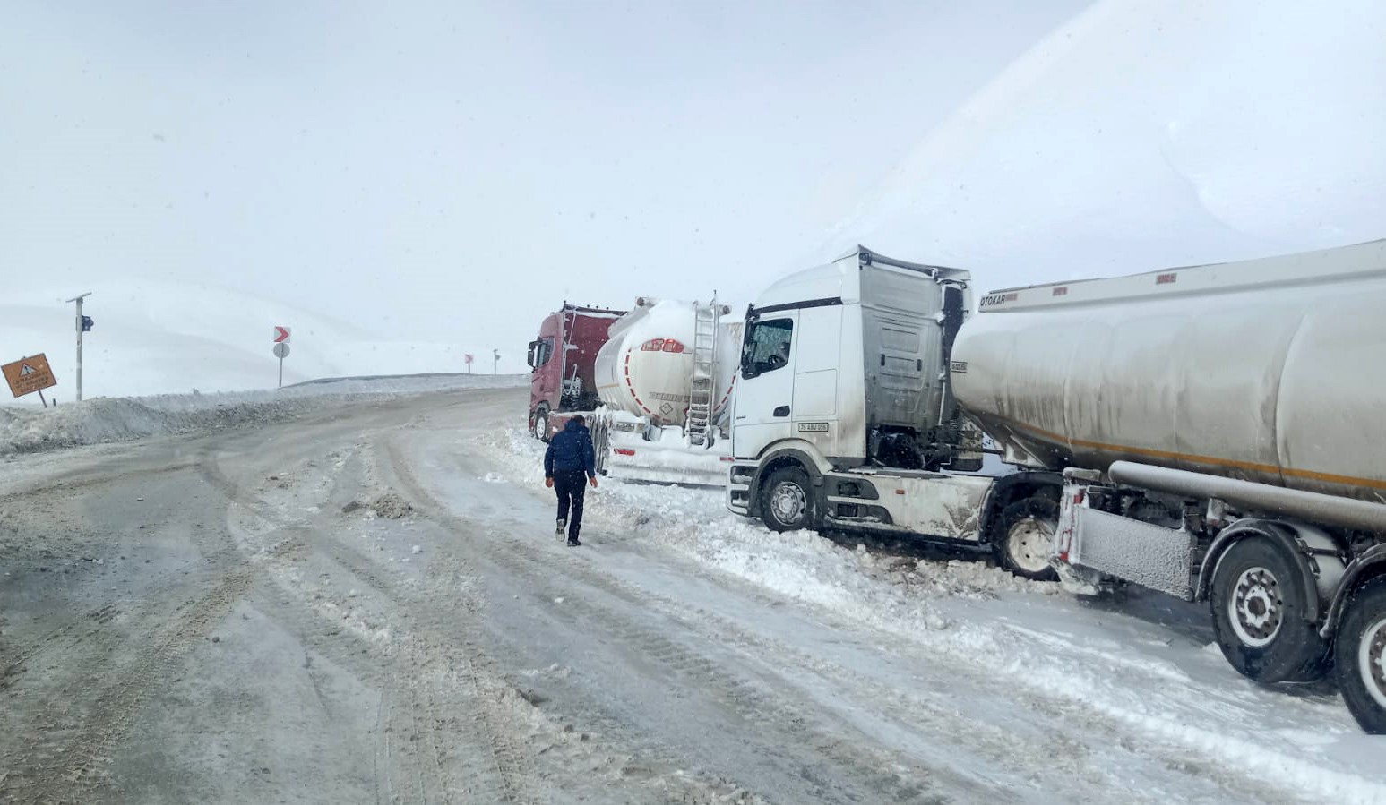 cig nedeniyle askale bayburt yolu trafige kapatildi 3 Qt2M6vhN