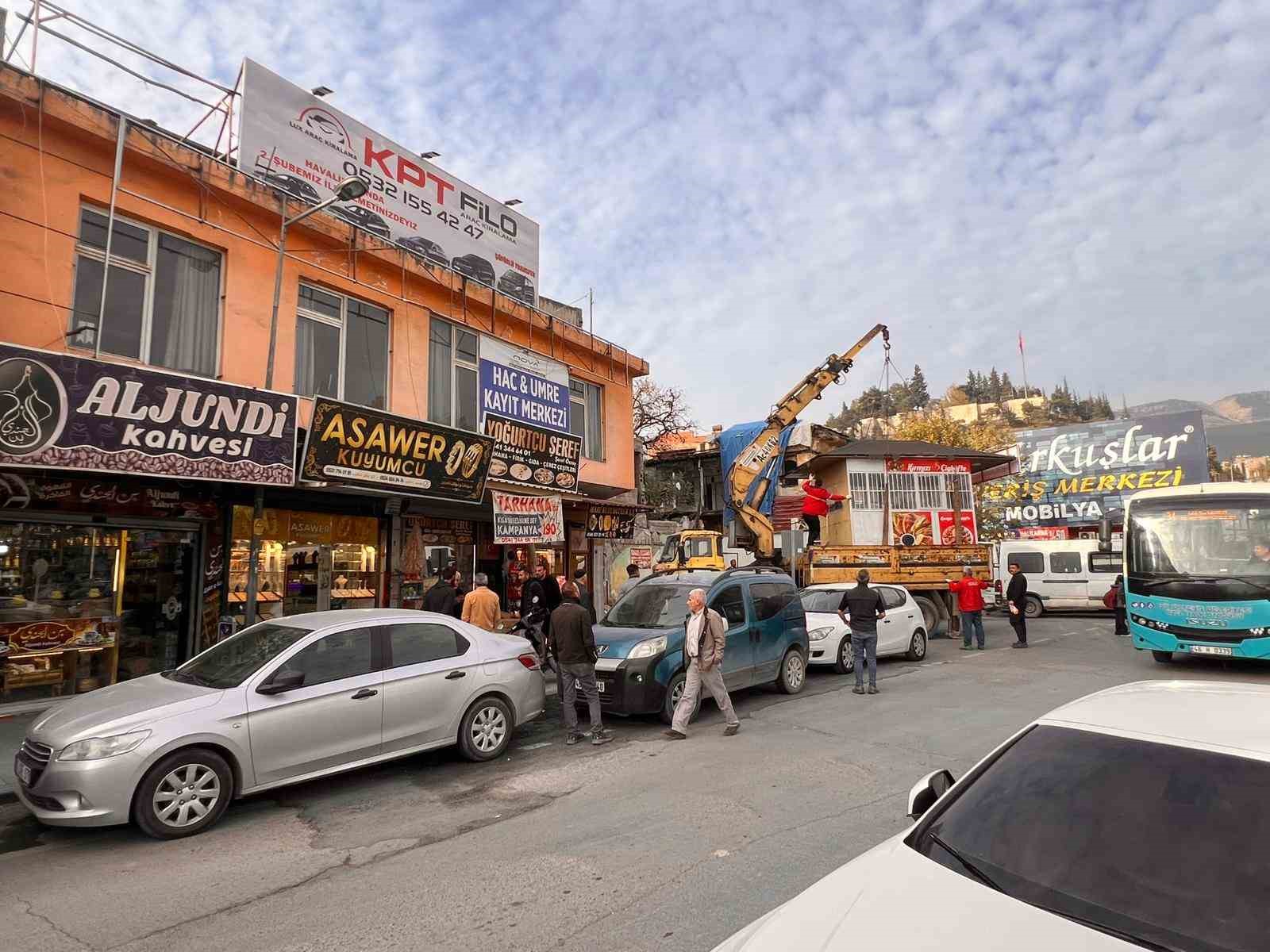 Çiğköfteye deterjan kabıyla sos döken esnafa 250 bin TL ceza: İş yeri kapatılıp kaldırıldı 5 cigkofteye deterjan kabiyla sos doken esnafa 250 bin tl ceza is yeri kapatilip kaldirildi