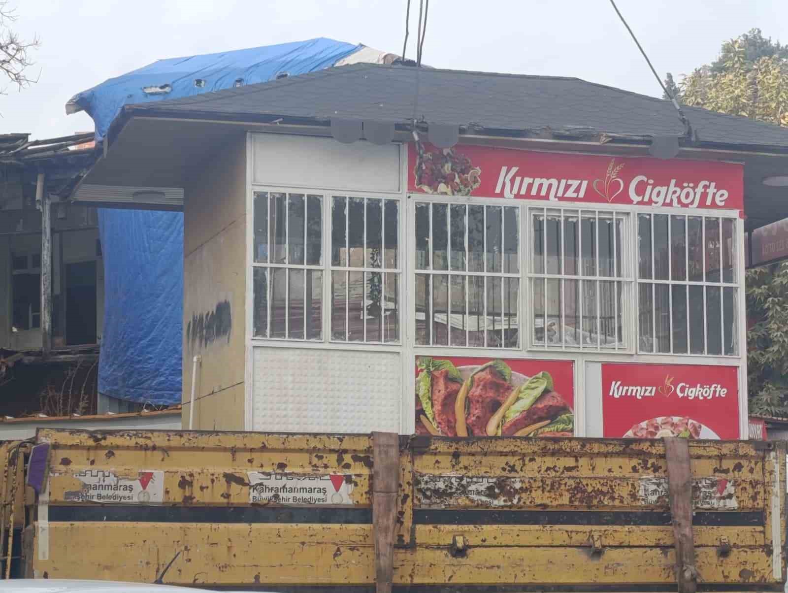 Çiğköfteye deterjan kabıyla sos döken esnafa 250 bin TL ceza: İş yeri kapatılıp kaldırıldı 7 cigkofteye deterjan kabiyla sos doken esnafa 250 bin tl ceza is yeri kapatilip kaldirildi NztGGjDw
