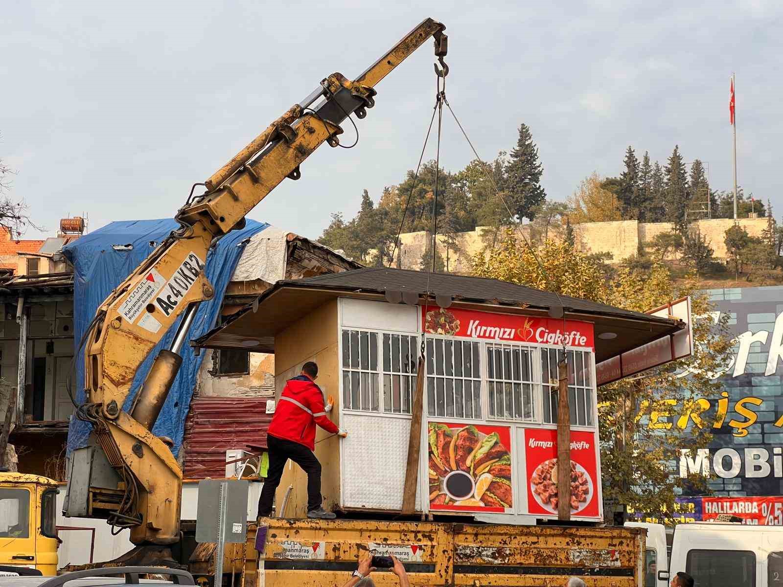 Çiğköfteye deterjan kabıyla sos döken esnafa 250 bin TL ceza: İş yeri kapatılıp kaldırıldı 4 cigkofteye deterjan kabiyla sos doken esnafa 250 bin tl ceza is yeri kapatilip kaldirildi Vz8MGjcQ
