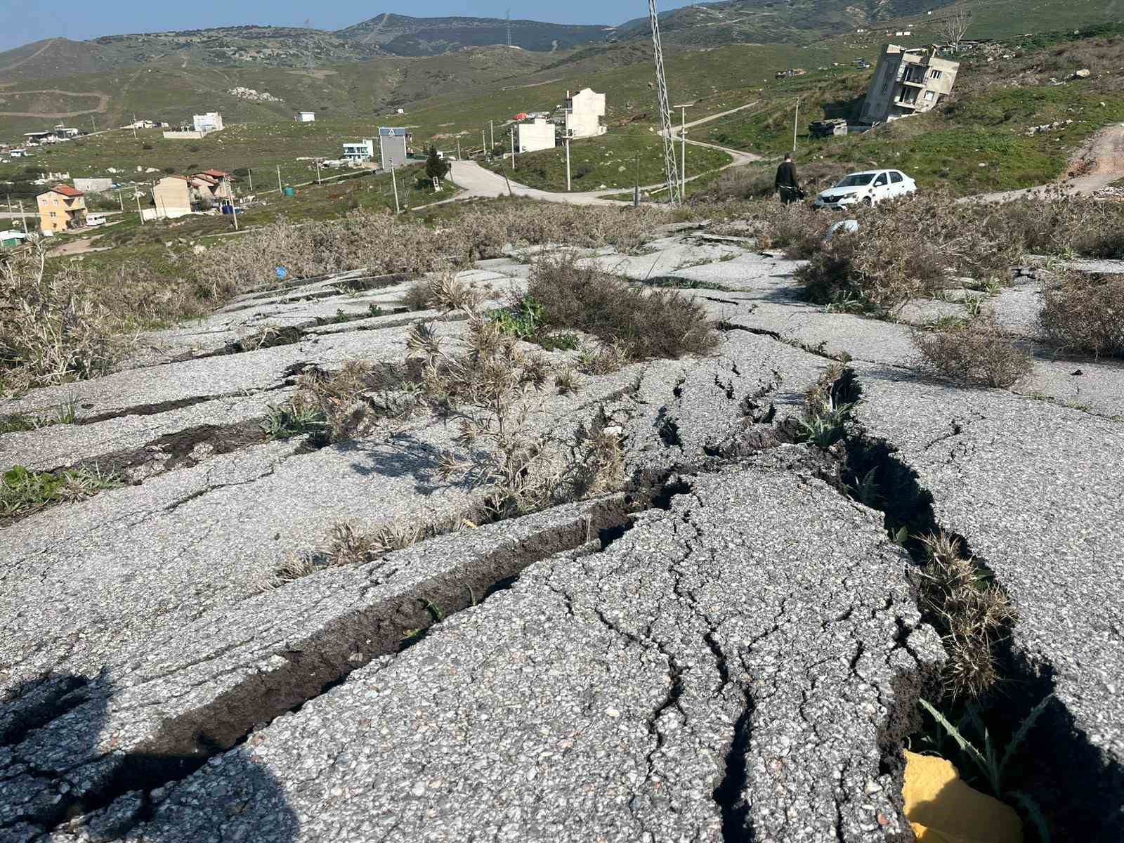 ciglide cop tesisinin neden oldugu heyelan mahalleyi yutuyor 5 JXIhHgtR
