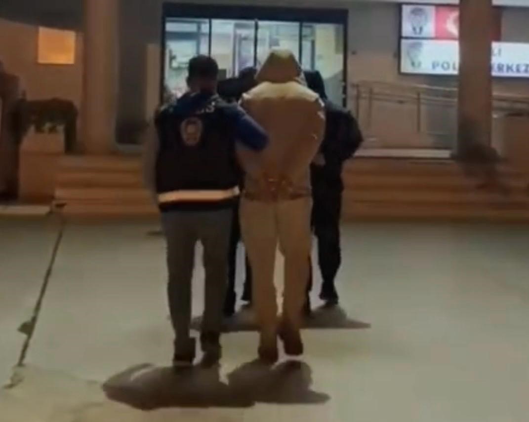 Çiğli’de uyuşturucu operasyonu: 4 gözaltı 4 ciglide uyusturucu operasyonu 4 gozalti 0 XueXQAtg