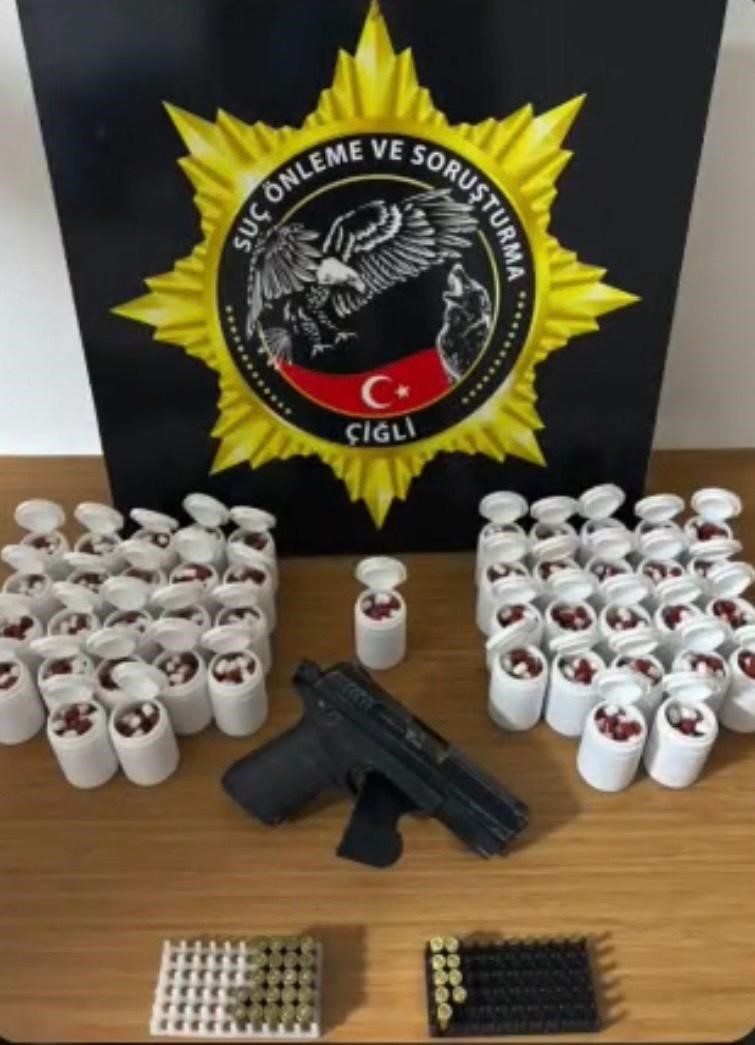 Çiğli’de uyuşturucu operasyonu: 4 gözaltı 6 ciglide uyusturucu operasyonu 4 gozalti 2 hrLvMneO