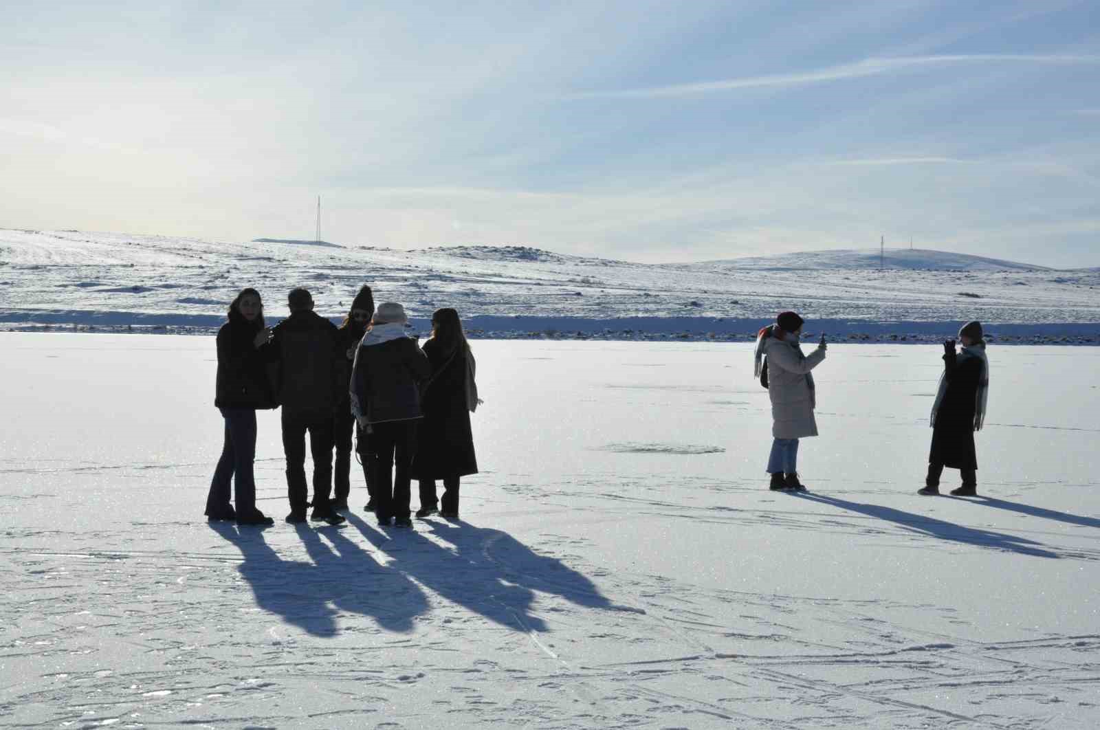 cildir golunde kis masali atli kizaklar buz ustunde halaylarla sezonu acti 2 MEFCFwfW