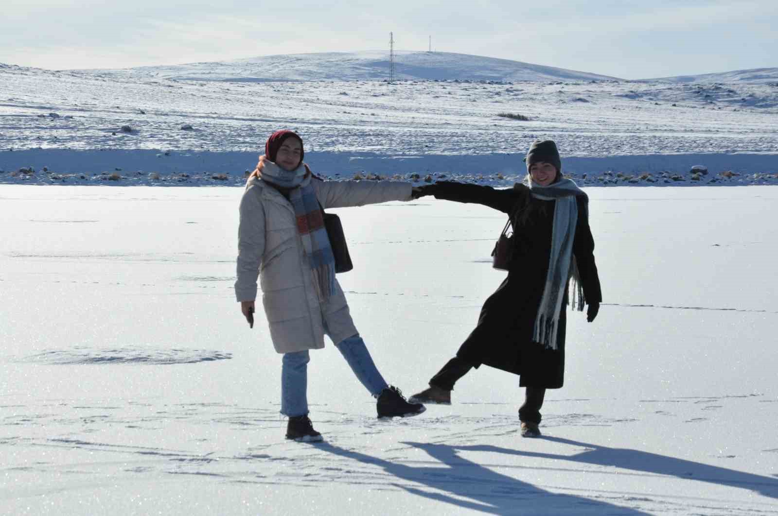 cildir golunde kis masali atli kizaklar buz ustunde halaylarla sezonu acti 3 Nfg6kiMb