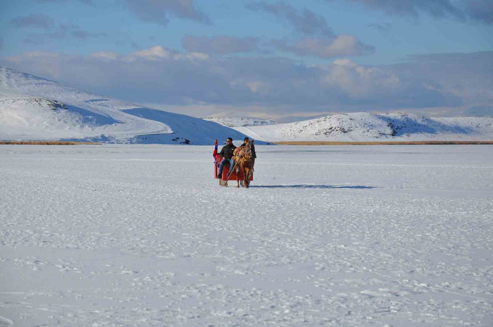cildir golunde kis masali atli kizaklar buz ustunde halaylarla sezonu acti 7