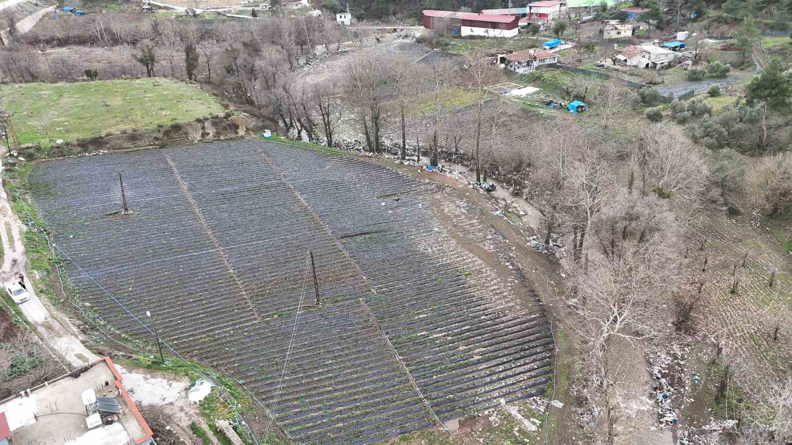 cilek bahcesi selle birlikte su altinda kaldi 2 z1IBdeMW