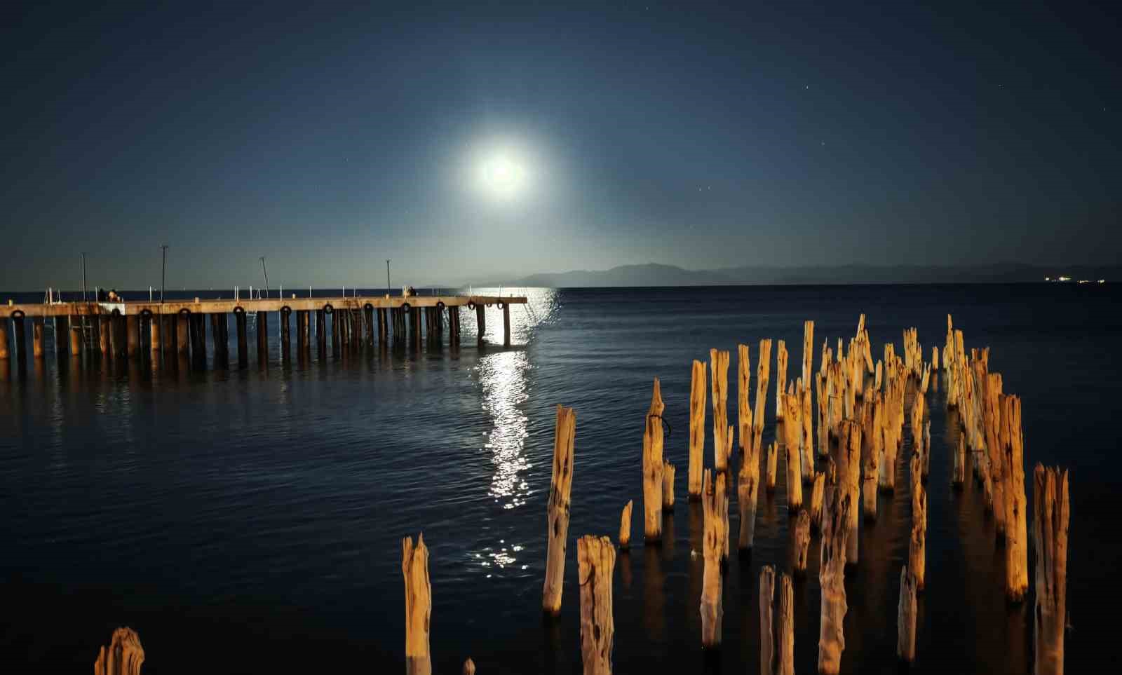 cilek dolunayi van golu uzerinde gorsel solen olusturdu 6 aQHallFK