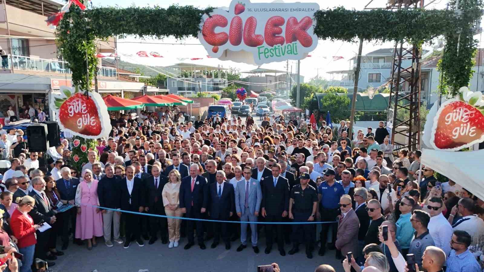 Çilek tadında festival, milyonu aşkın misafir ağırladı 4 cilek tadinda festival milyonu askin misafir agirladi 0 MpkK7Z3H