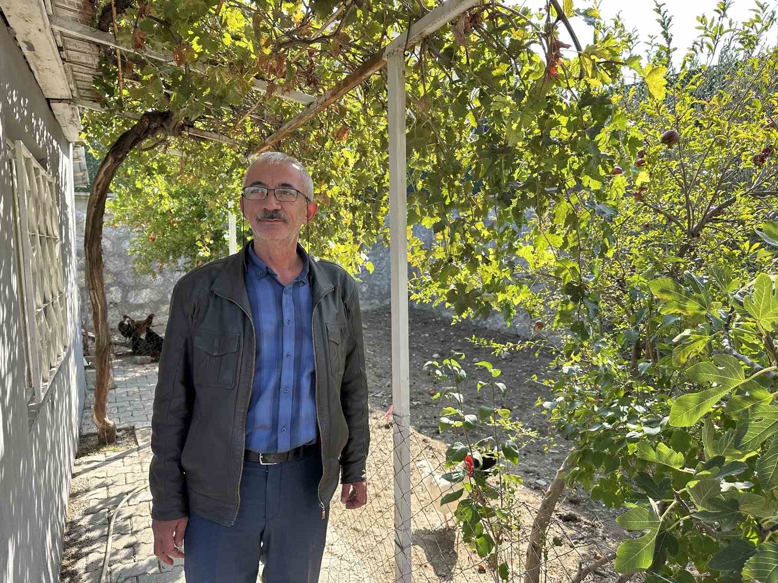 cimere yapilan inek ve tavuklar serbest dolasiyor salgin hastalik riski var sikayeti bolge sakinlerini TizXcZ74