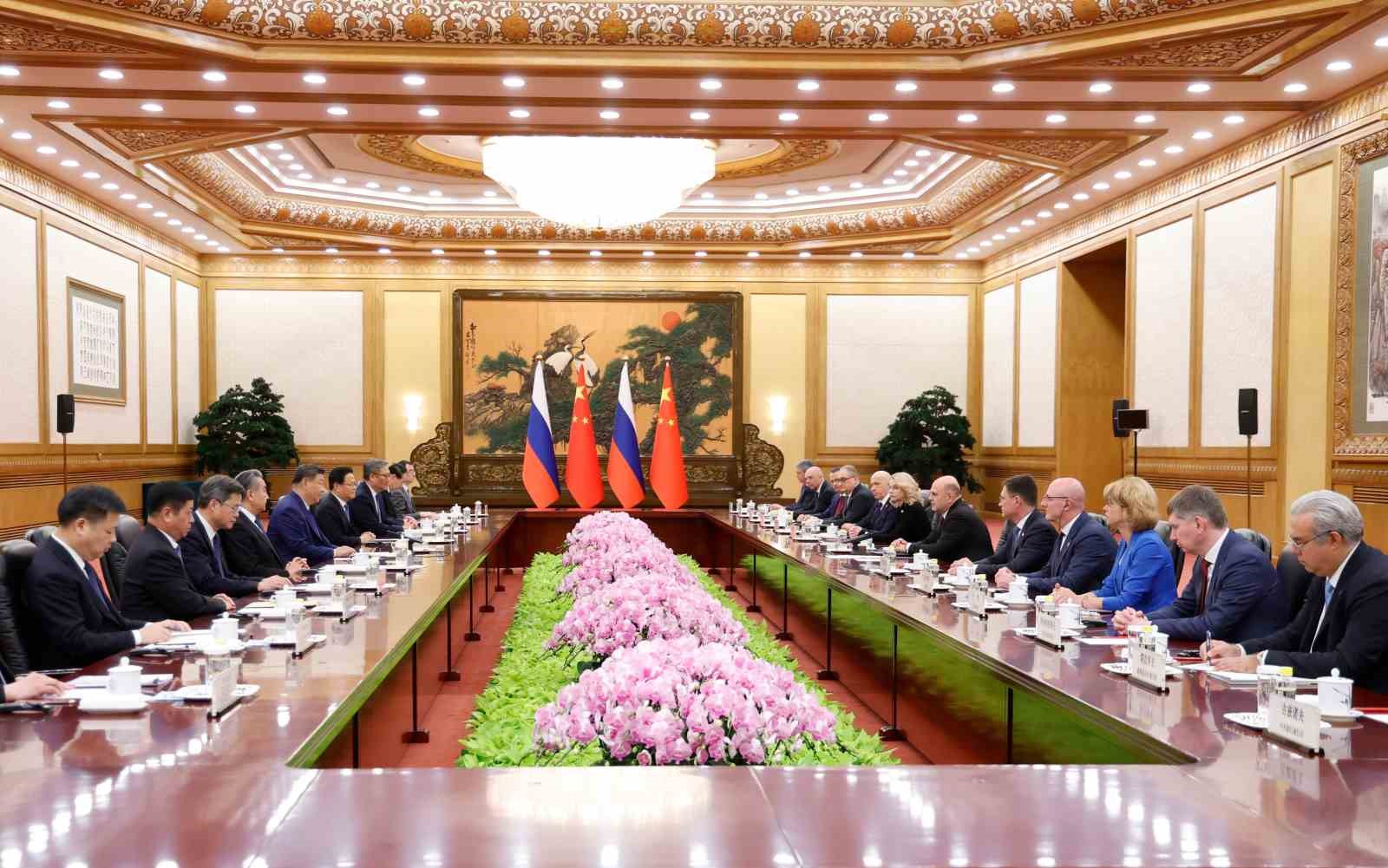 cin devlet baskani xi rus basbakan misustin ile gorustu 3 LMwmEiub