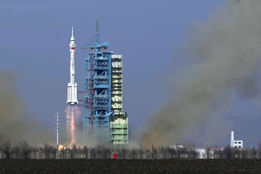 cin shenzhou 22 uzay aracini basarili bir sekilde yorungeye gonderdi 0 qBBgXION