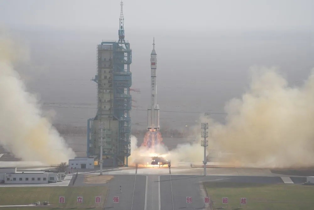 cin shenzhou 22 uzay aracini basarili bir sekilde yorungeye gonderdi 1 isNS6zGv