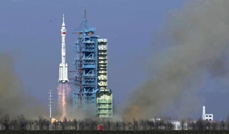 cin-shenzhou-22-uzay-aracini-basarili-bir-sekilde-yorungeye-gonderdi-19QGN8L3.jpg