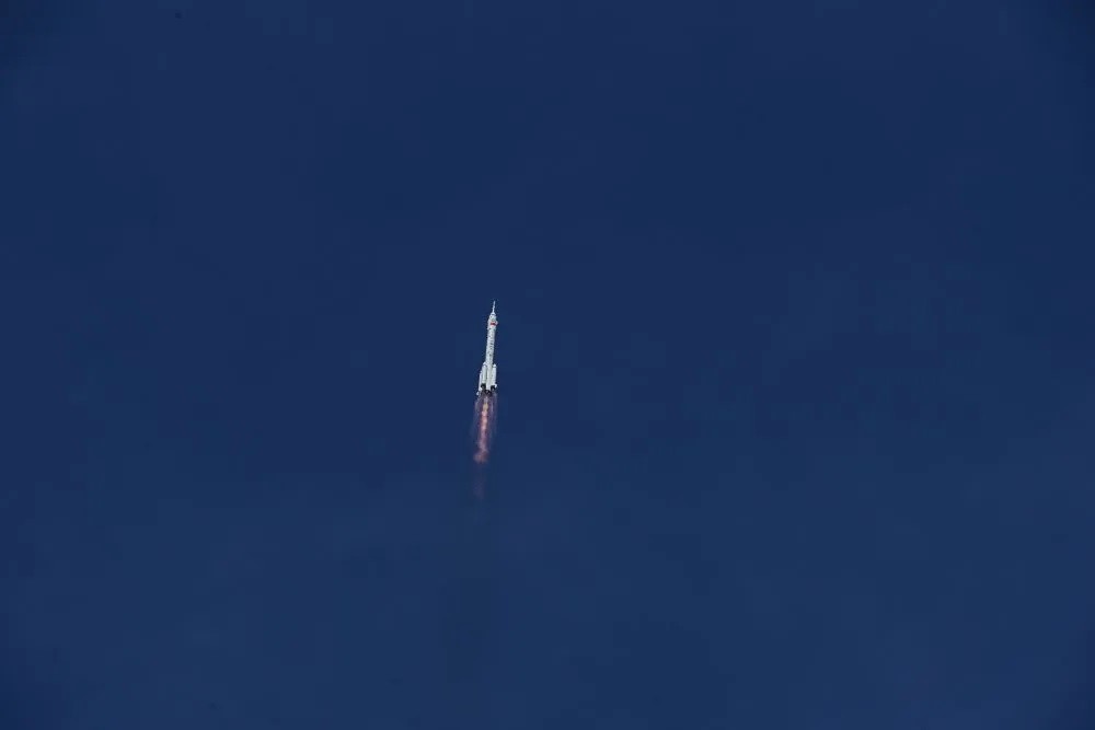cin shenzhou 22 uzay aracini basarili bir sekilde yorungeye gonderdi 2