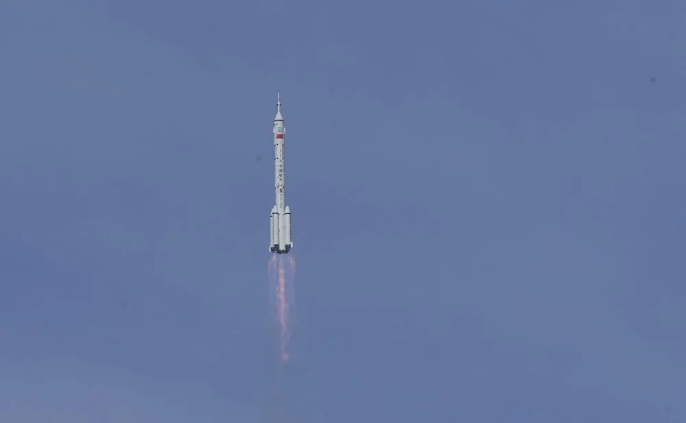 cin shenzhou 22 uzay aracini basarili bir sekilde yorungeye gonderdi 3 lpvQGXnN