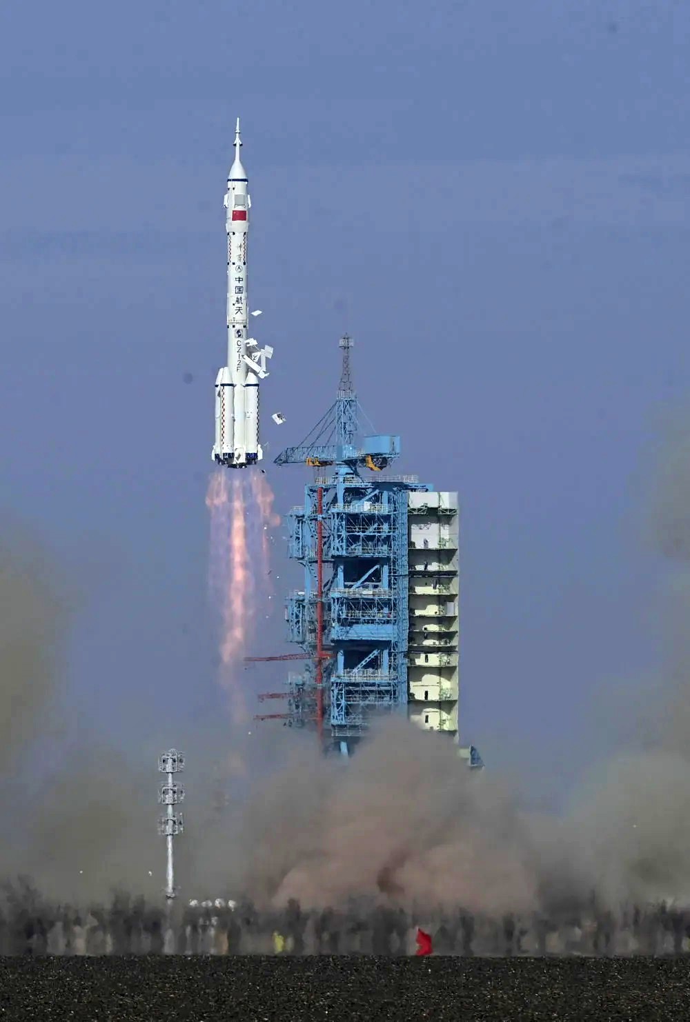 cin shenzhou 22 uzay aracini basarili bir sekilde yorungeye gonderdi 4 z3WhnXK1