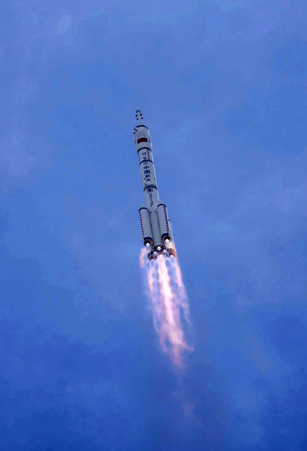 cin shenzhou 22 uzay aracini basarili bir sekilde yorungeye gonderdi 5 8w3elETW