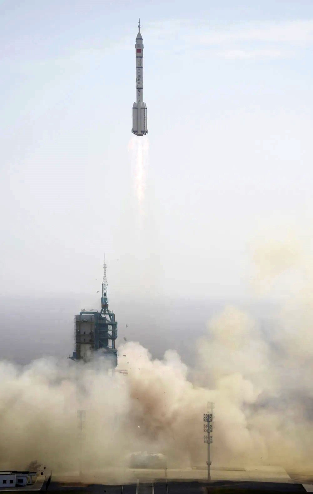 cin shenzhou 22 uzay aracini basarili bir sekilde yorungeye gonderdi 6 9jLFEtq9