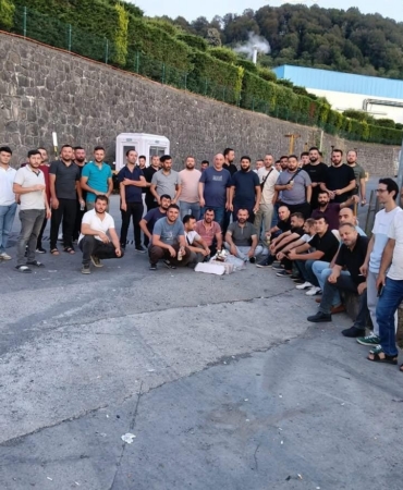 cinar-celik-iscilerinden-oturma-eylemi-SKtA7asM.jpg