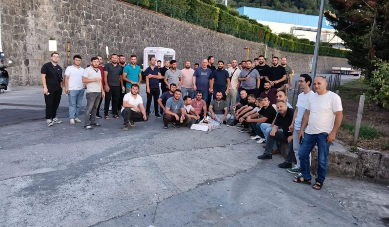 cinar-celik-iscilerinden-oturma-eylemi-SKtA7asM.jpg