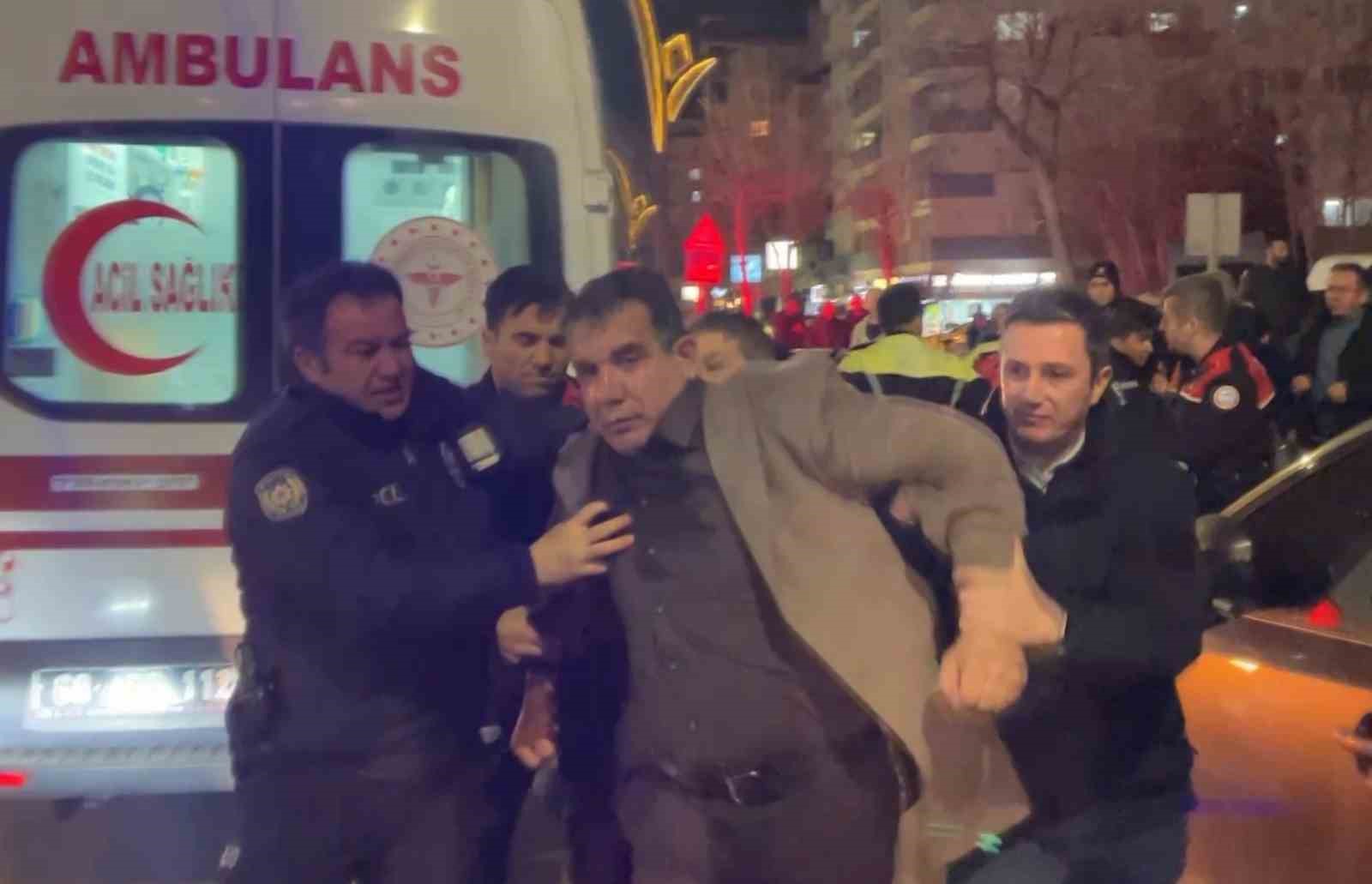 cinayet davasi sonrasi adliye onu karisti polis mudahale etti 4 yarali 12 gozalti 1 XO5VVbbv
