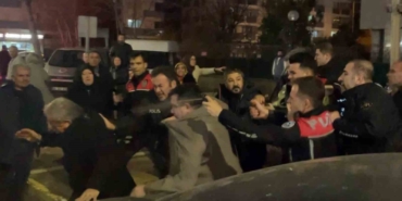 cinayet-davasi-sonrasi-adliye-onu-karisti-polis-mudahale-etti-4-yarali-12-gozalti-1dnjgvqc.jpg
