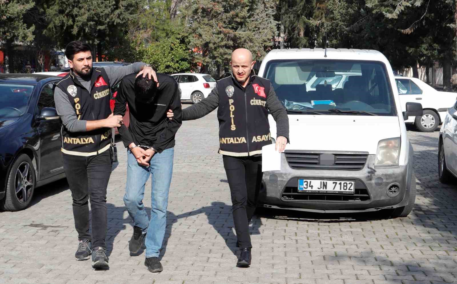 Cinayet davasında eşi öldürülen kadın: "Kızımı kaçırıp kapının önüne attılar" 8 cinayet davasinda esi oldurulen kadin kizimi kacirip kapinin onune attilar 4 RKgKPsrb