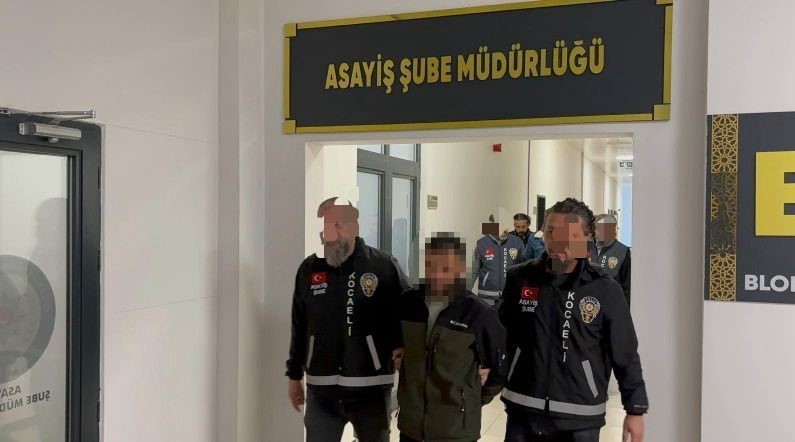 Cinayet davasında sanığın eşi: "Maktul beni rahatsız ediyordu, ısrarla mesaj atıyordu" 4 cinayet davasinda sanigin esi maktul beni rahatsiz ediyordu israrla mesaj atiyordu 0 P1MQPESf